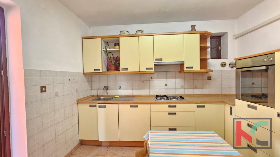 Istria, Pola, Gregovica, casa con giardino, garage, vicino al centro città, #vendita