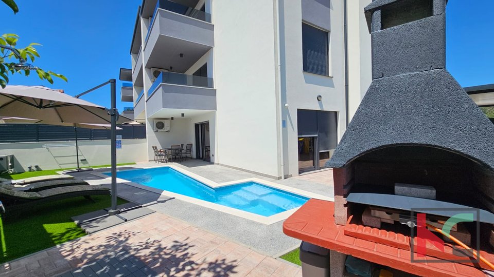 Istria, Medulin, luxurious apartment on the ground floor with heated pool, landscaped garden, two parking spaces #sale