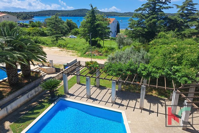 Istra, Medulin, elegantno trisobno stanovanje, pogled na morje, 200 m od plaže #prodaja