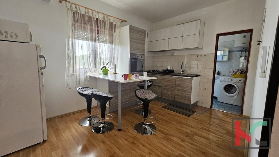 Istra, Volme, samostojna hiša z dvema apartmajema in velikim vrtom 316m2 #prodaja