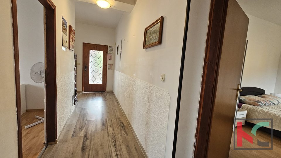 Istra, Volme, samostojna hiša z dvema apartmajema in velikim vrtom 316m2 #prodaja