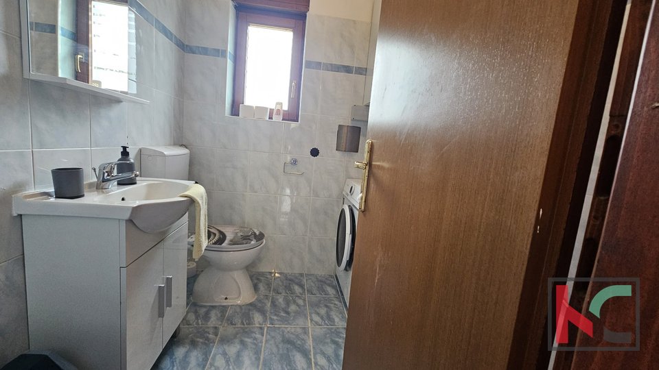 Istra, Volme, samostojna hiša z dvema apartmajema in velikim vrtom 316m2 #prodaja