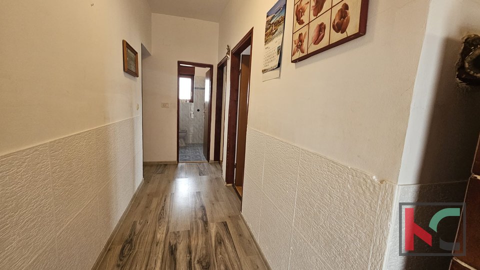 Istra, Volme, samostojna hiša z dvema apartmajema in velikim vrtom 316m2 #prodaja