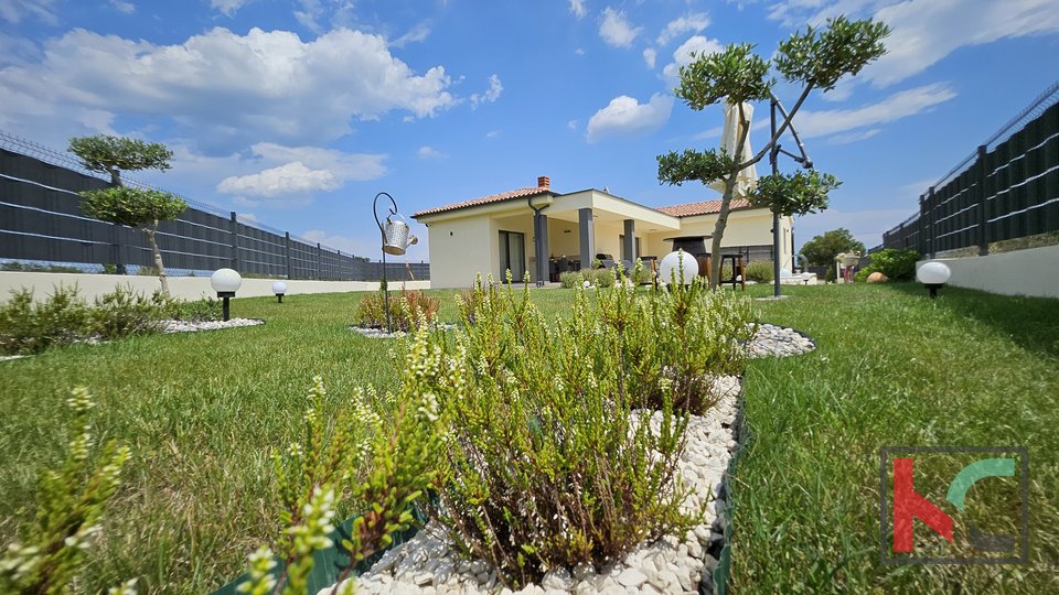 Istra, moderno opremljena villa na mirnoj lokaciji sa pogledom na Park prirode Učka, #prodaja