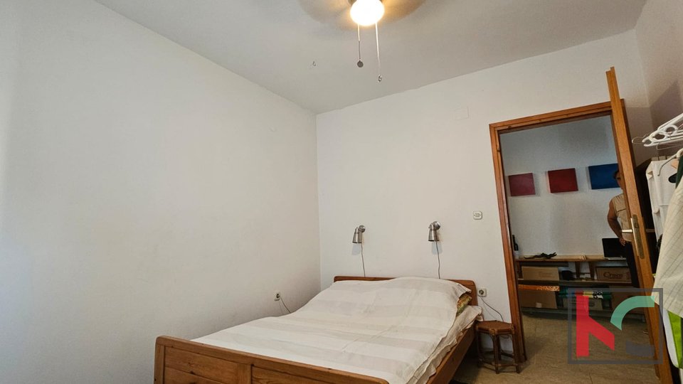 Pula, Zentrum, Wohnung im Stadtzentrum mit Potenzial, 4 Schlafzimmer, 1 Badezimmer, 125 m2 #Verkauf