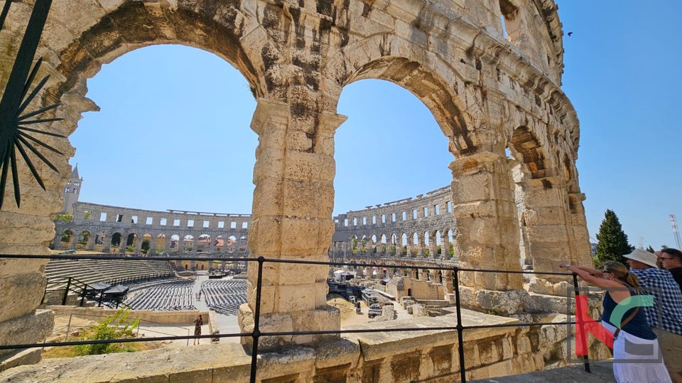 Pula, Arena, potpuno renovirani stan u blizini Arene 2SS+DB, 67m2 #prodaja