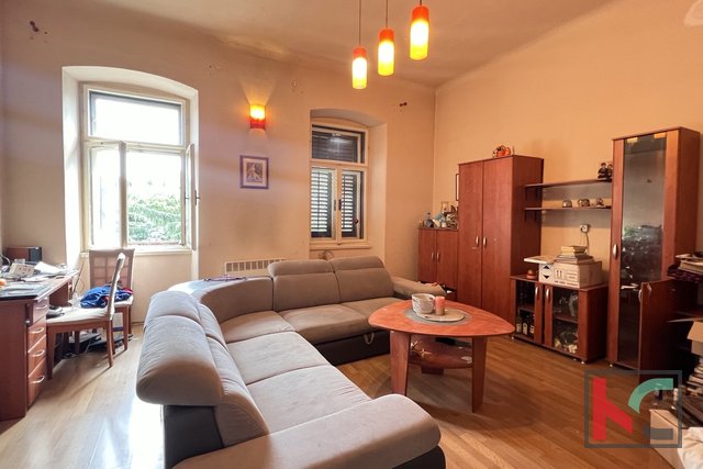 Pula, Center, family four-room apartment #sale