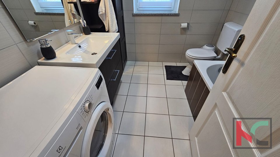 Rovinj, Wohnung im oberen Erdgeschoss 2SS+DB, Garage, Abstellraum und Stellplatz #Verkauf