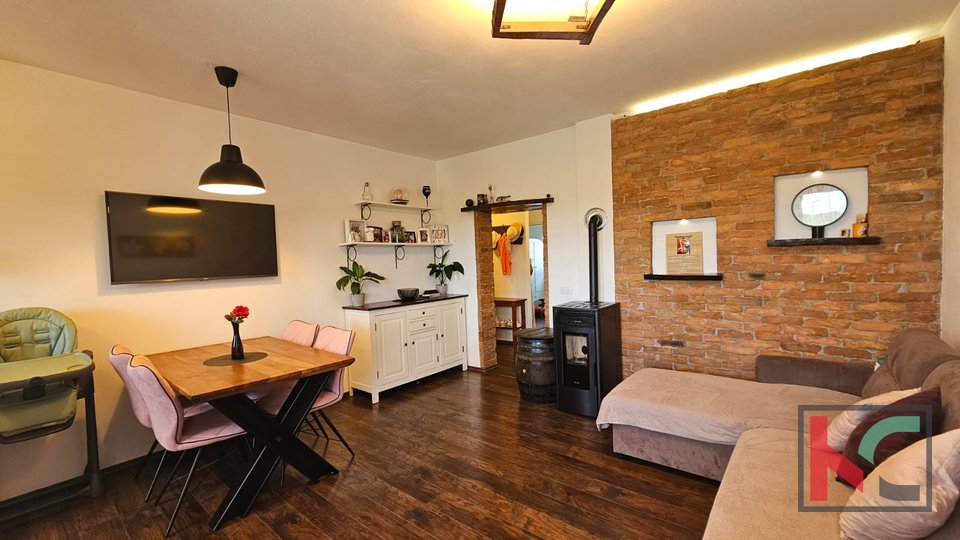 Rovinj, Wohnung im oberen Erdgeschoss 2SS+DB, Garage, Abstellraum und Stellplatz #Verkauf