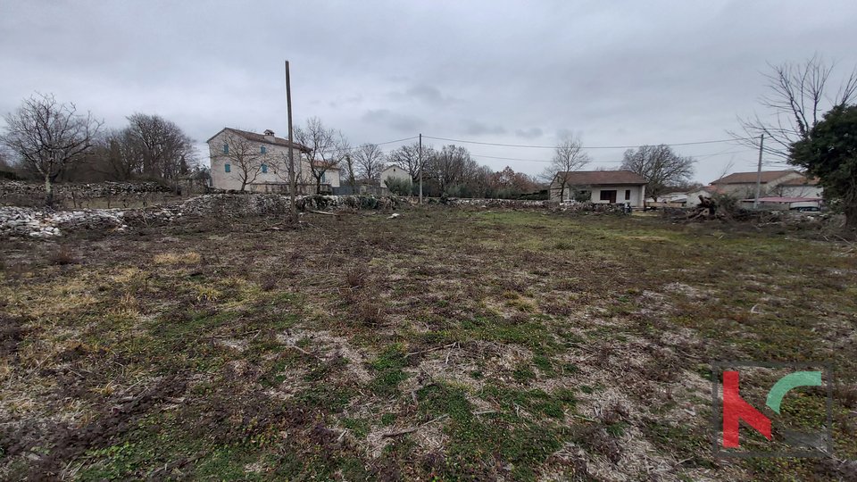 Istria, Svetvinčenat, land 760m2 with building permit and project, #sale