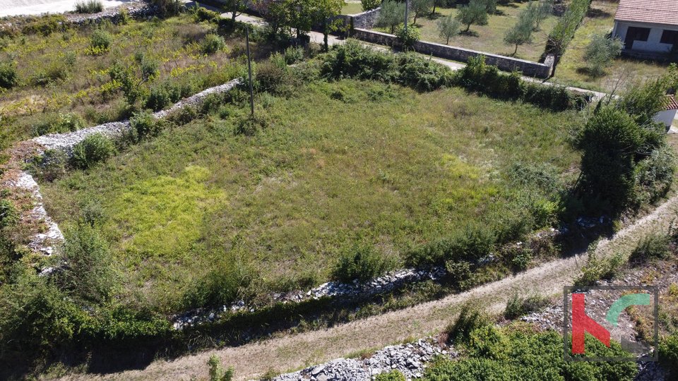 Istria, Svetvinčenat, land 760m2 with building permit and project, #sale