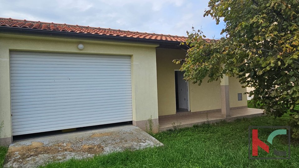 Istra, Poreč, samostojna hiša s tremi apartmaji in garažo, urejen vrt, blizu plaže, #prodaja