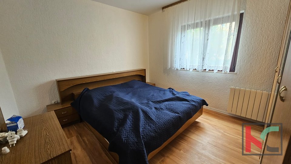 Istra, Poreč, samostojna hiša s tremi apartmaji in garažo, urejen vrt, blizu plaže, #prodaja