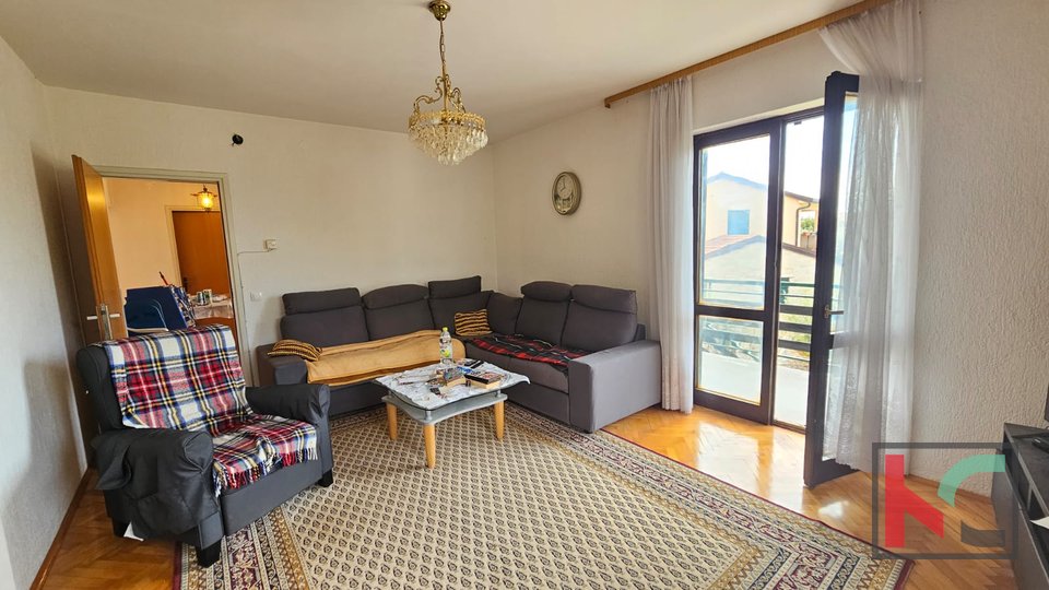 Istra, Poreč, samostojna hiša s tremi apartmaji in garažo, urejen vrt, blizu plaže, #prodaja