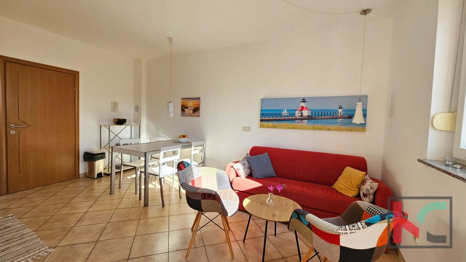 Premantura, Zentrum, Wohnung 2 Schlafzimmer + Wohnzimmer, 64 m2, mit Balkon und Meerblick #Verkauf