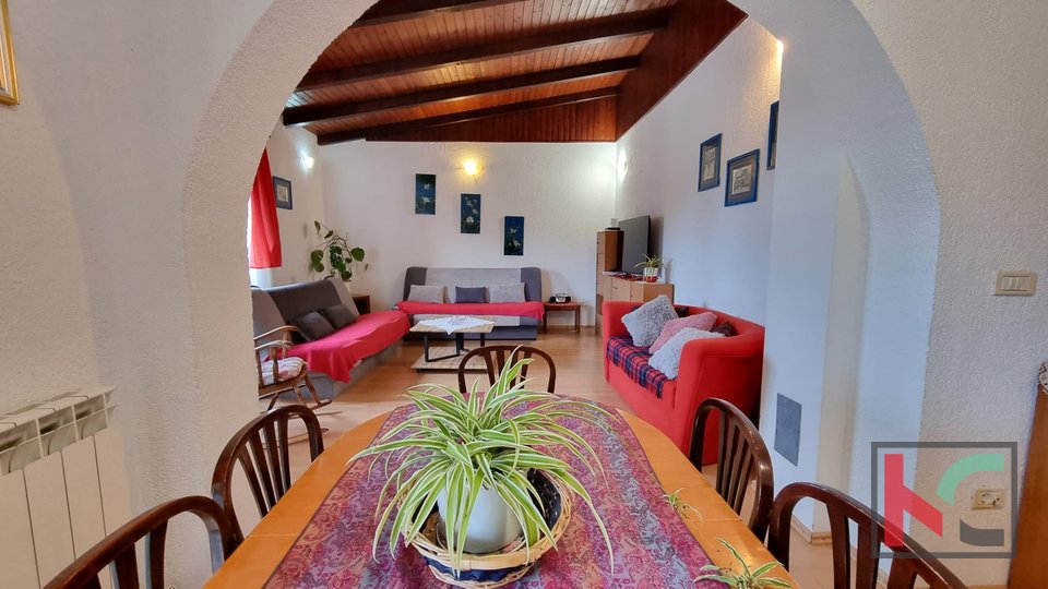 Pola, Veli vrh, casa bifamiliare con piscina e giardino, # in vendita