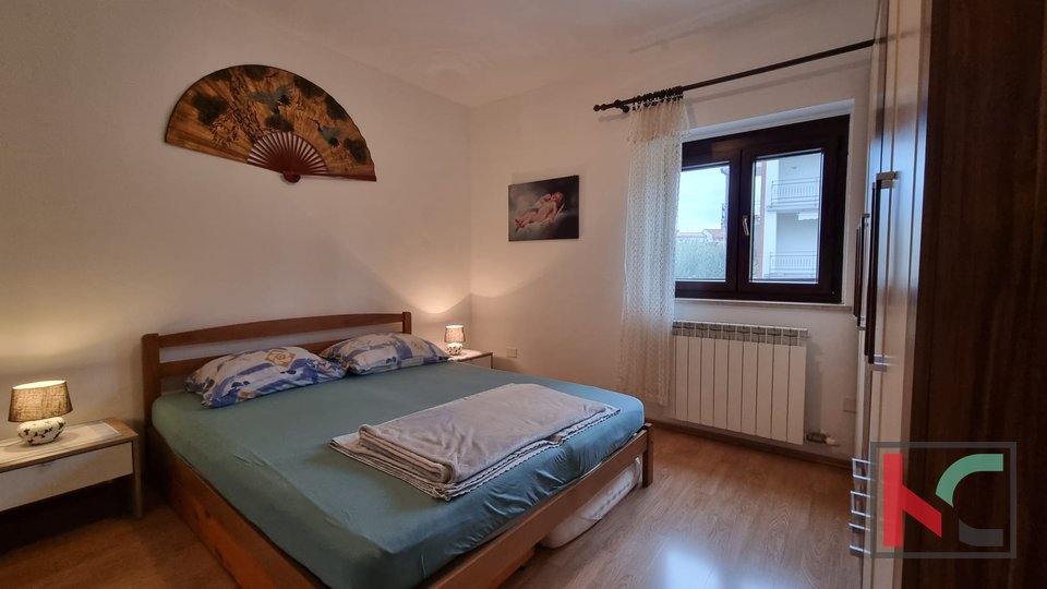 Pola, Veli vrh, casa bifamiliare con piscina e giardino, # in vendita