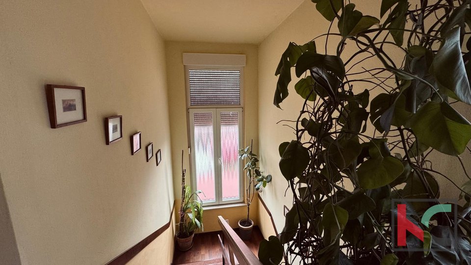 Pula, Vidikovac, comfortable two-story apartment with an open view and garden #sale