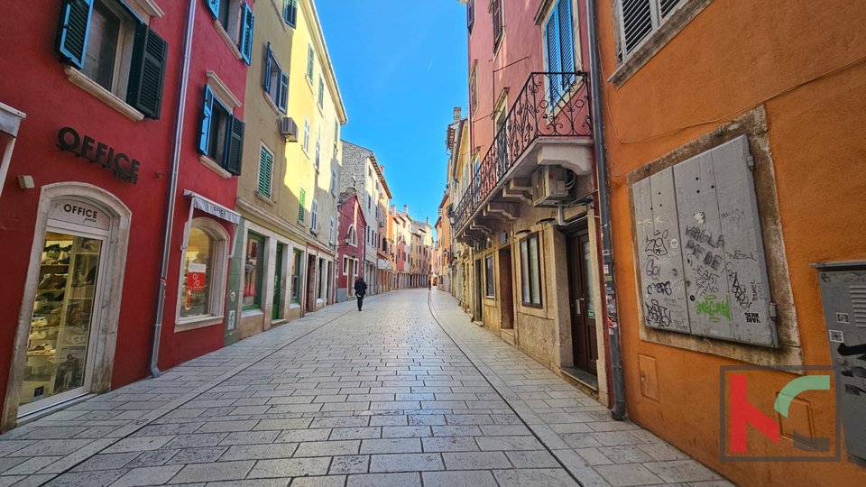 ROVINJ, CENTER, STANOVANJE S POGLEDOM NA MORJE 43 M2 #PRODAMO