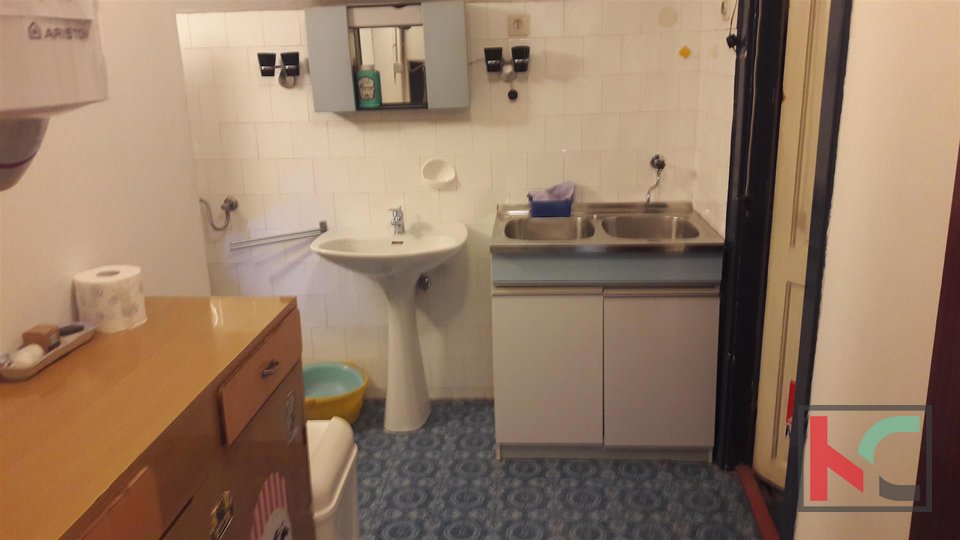 Pula, Veruda, Hiše tla s poslovni prostor