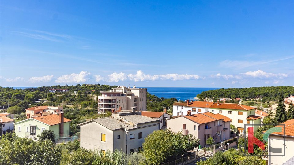 Pula, Veruda detached house with two apartments 350m2 and sea views