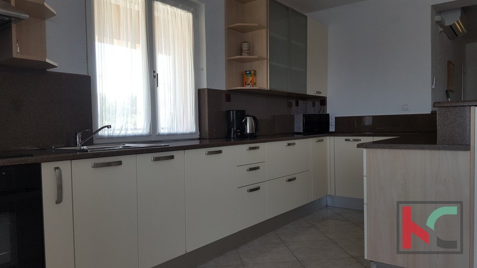 House, 560 m2, For Sale, Pula - Štinjan