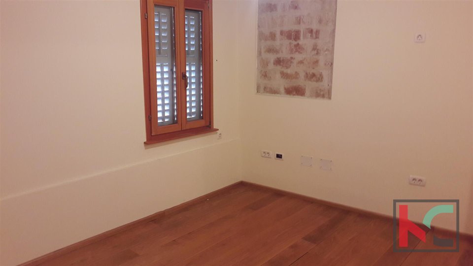 Rovinj, Center Adapted house with two apartments 95.48m2